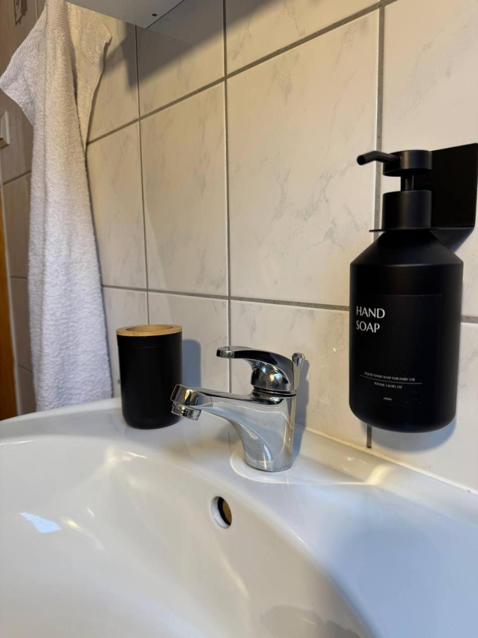 Ama Home Apartment In Hiddenhausen - Wlan, Smart-Tv - Nahe A30 & A2 - Nur 10 Min Von Herford Экстерьер фото