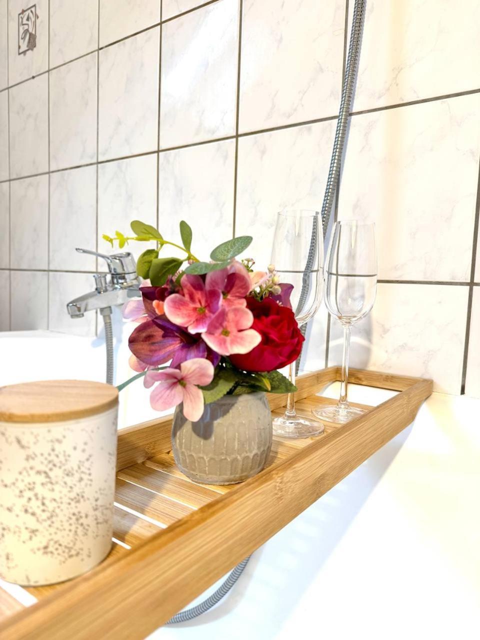Ama Home Apartment In Hiddenhausen - Wlan, Smart-Tv - Nahe A30 & A2 - Nur 10 Min Von Herford Экстерьер фото
